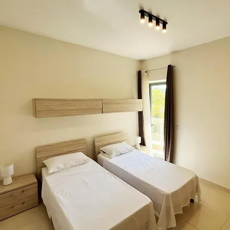 Monita 113, Seaside With Access To Pool And Pleasant Views *