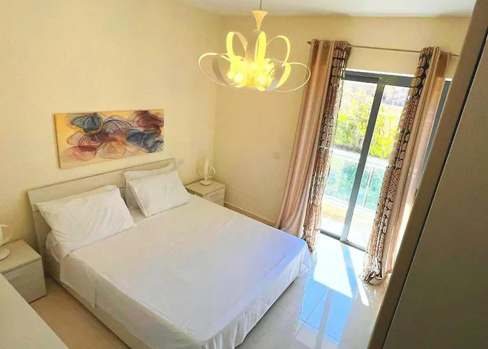 Monita 113, Seaside With Access To Pool And Pleasant Views Daire